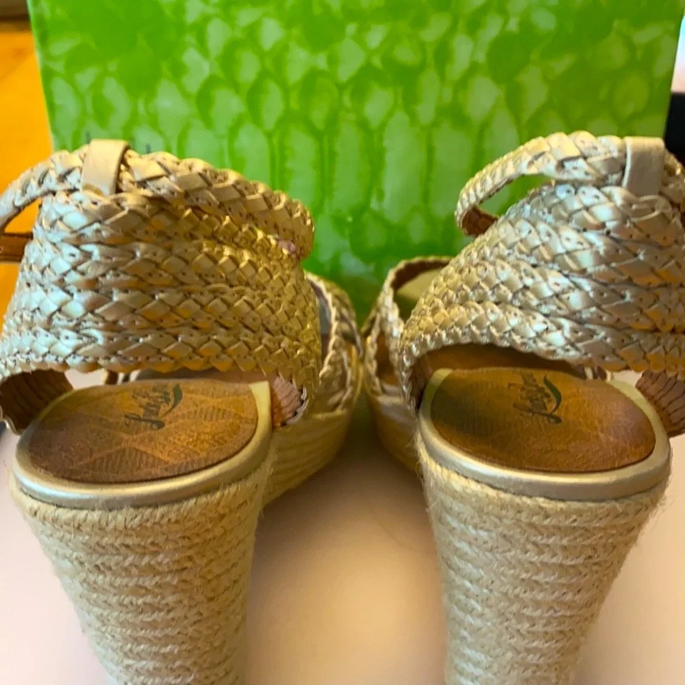 Lucky brand platform, sandals